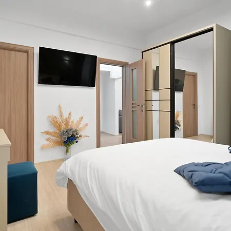 Victoriei Avenue Gem * Bucharest