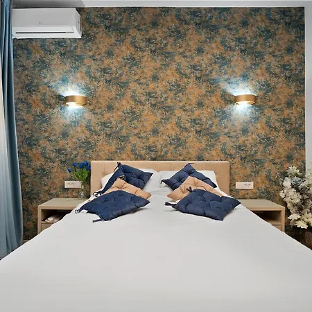 Victoriei Avenue Gem *