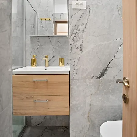 Victoriei Avenue Gem *