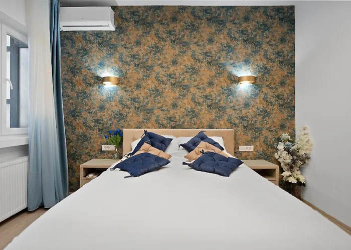 Victoriei Avenue Gem *