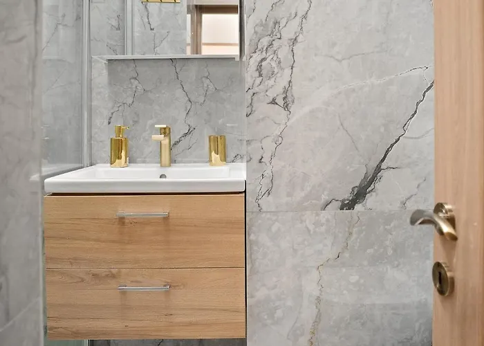 Victoriei Avenue Gem *